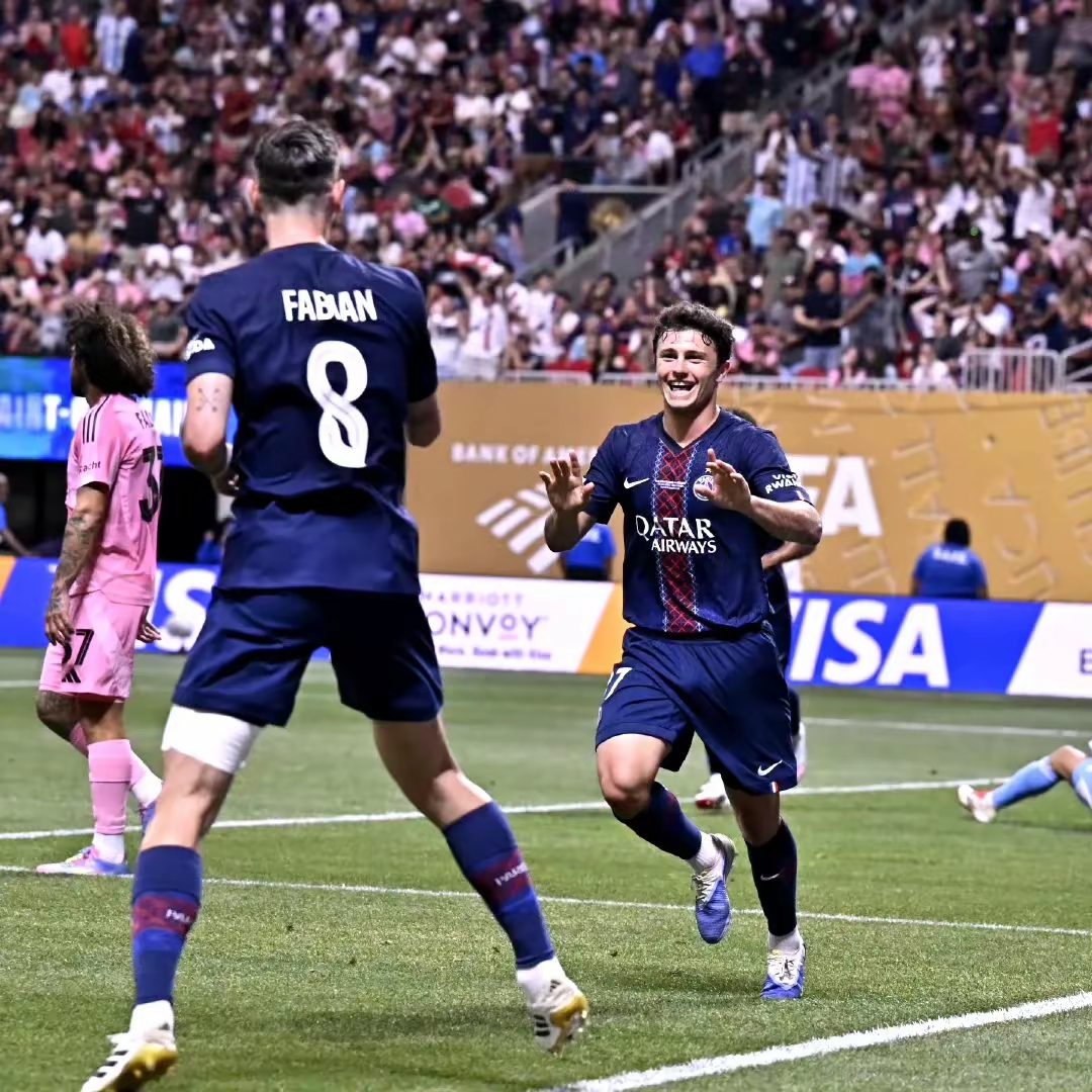 巴黎圣日耳曼客场憾负，领跑地位受挑战