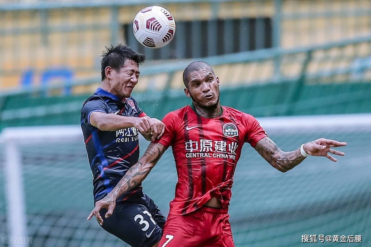 喀麦隆后腰盯防到位，堵死对手传中的简单介绍