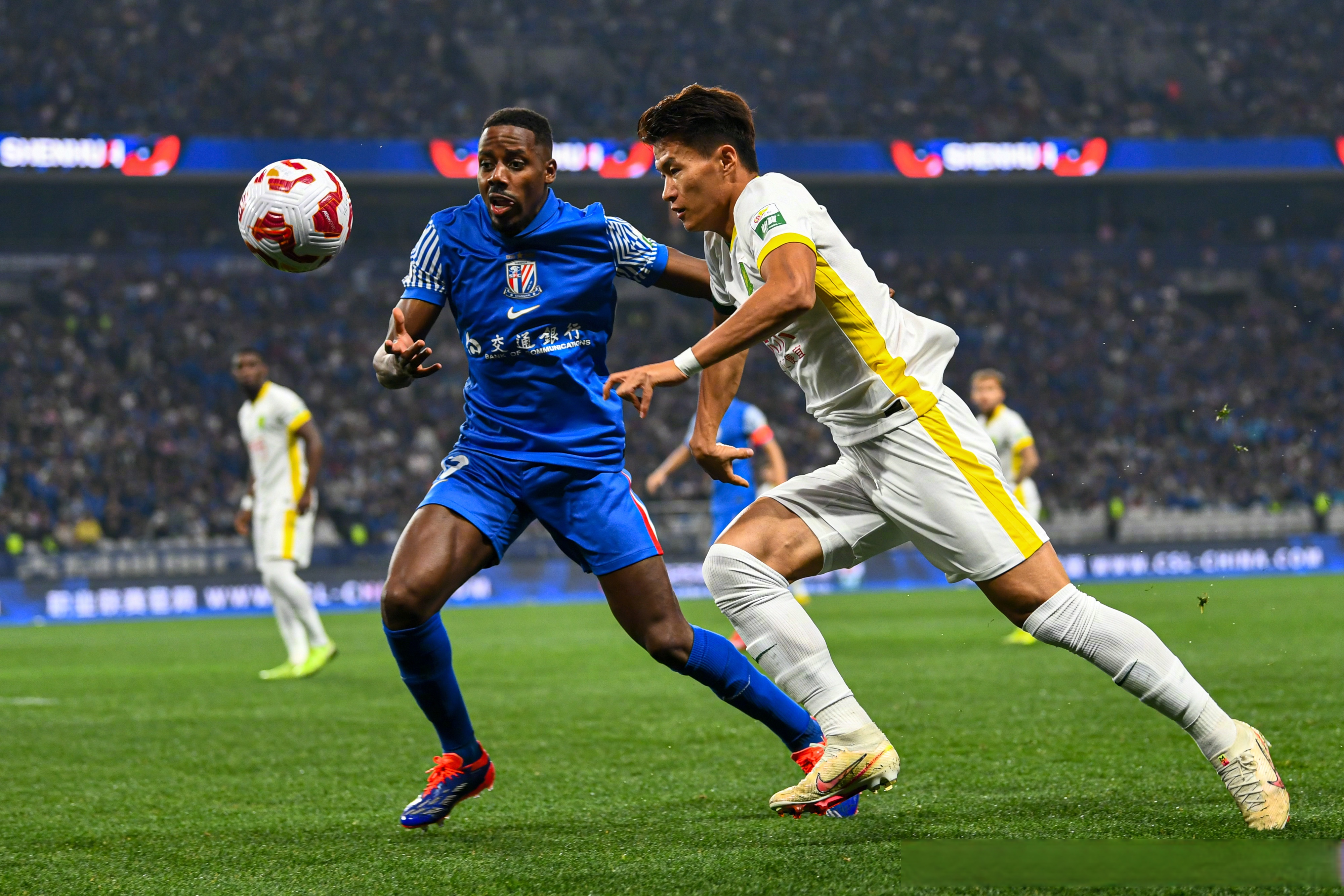 包含申花客场战平，积分榜稍有波动的词条