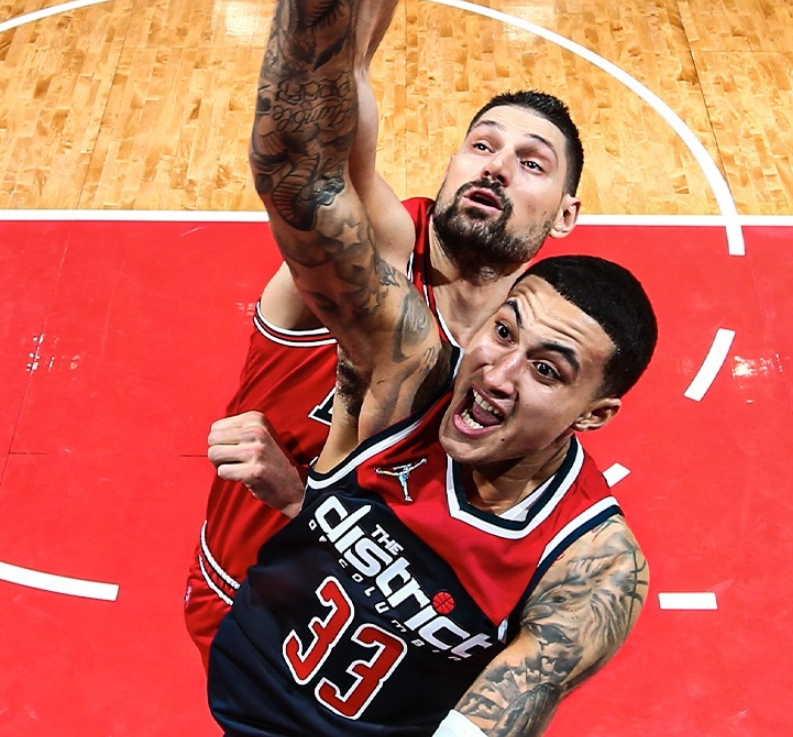 包含骑士主场击败奇才，晋级前景乐观的词条