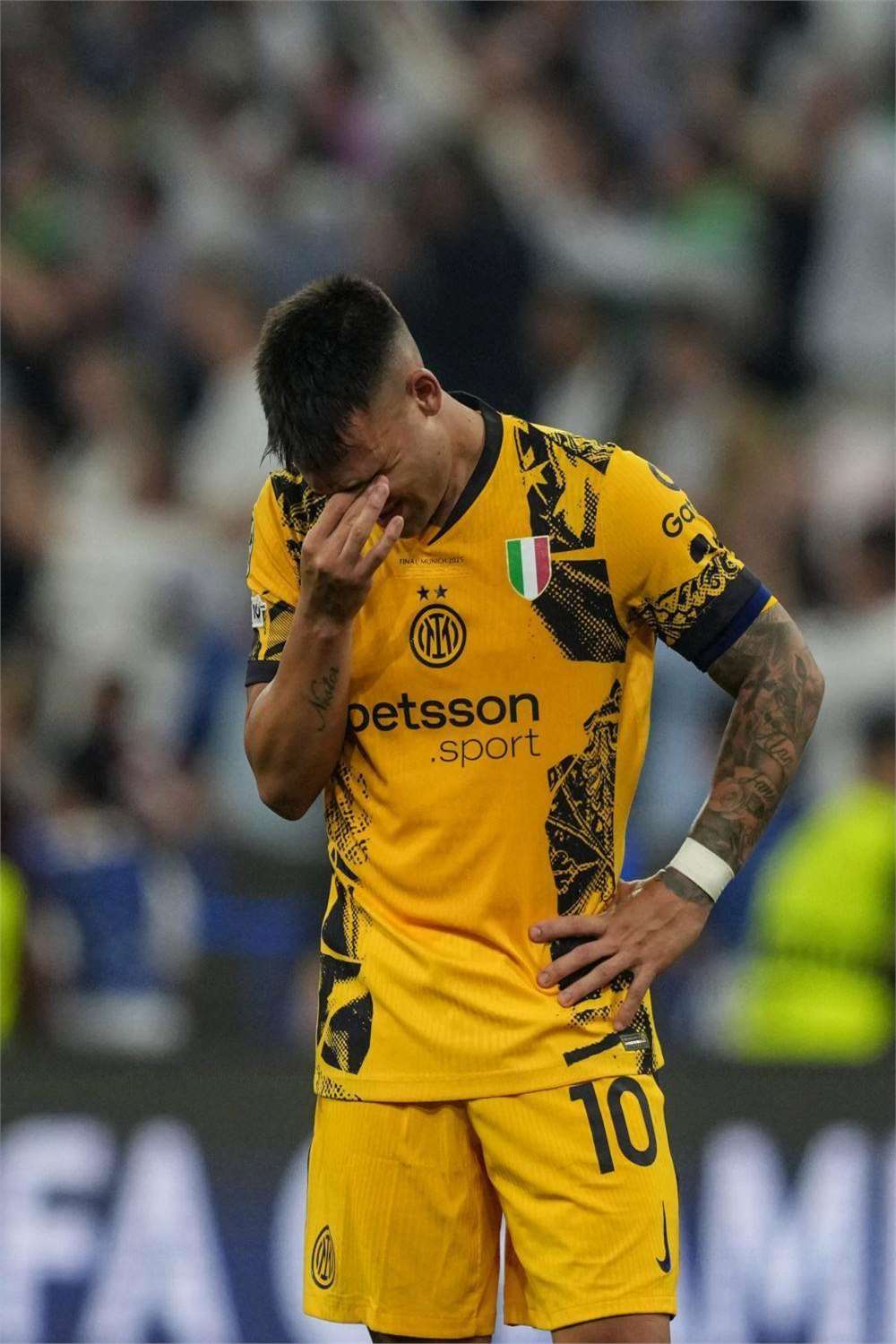 关于里昂主场逼平摩纳哥，法甲战绩逐渐稳定的信息