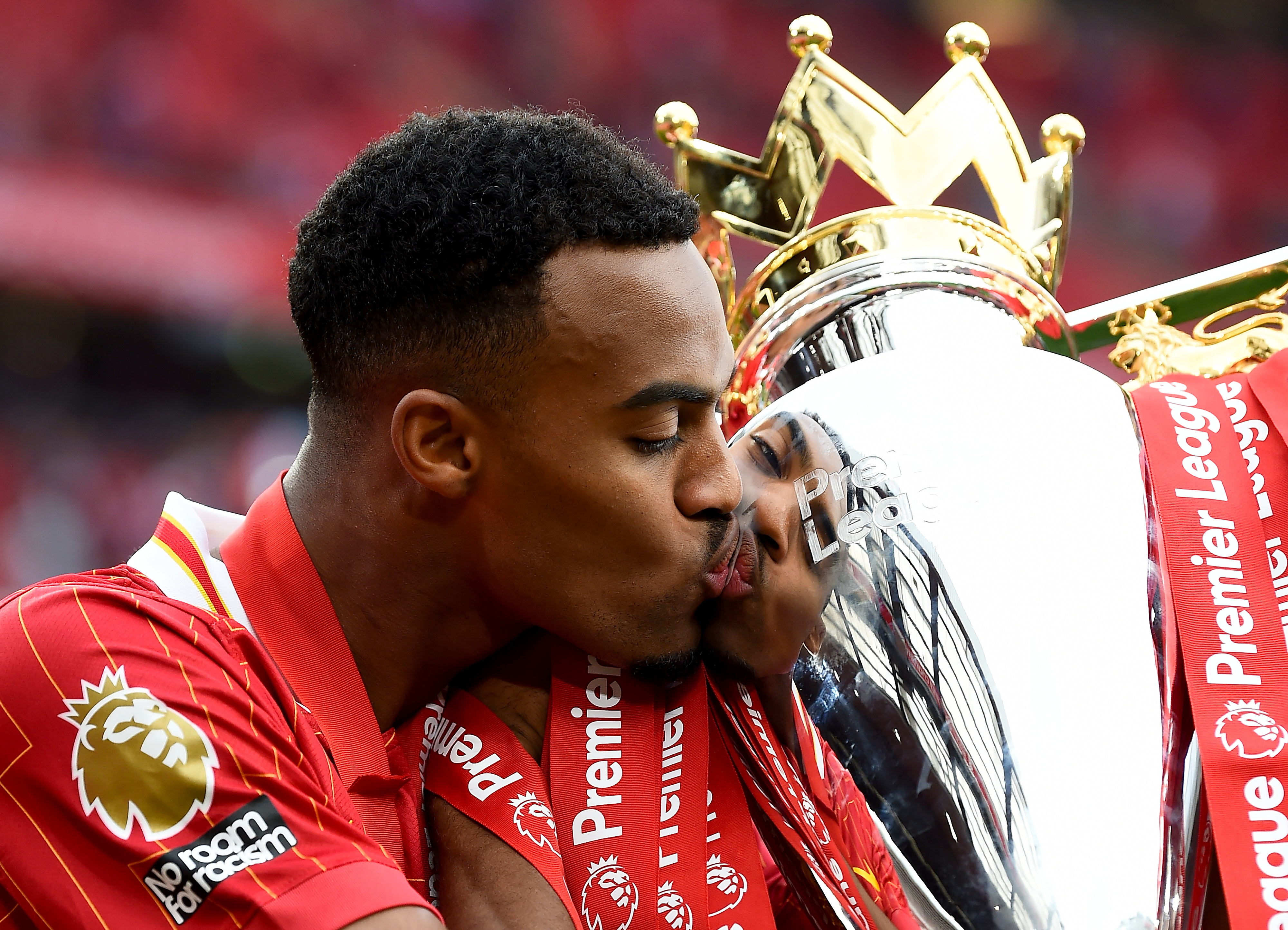 包含利物浦主场失利，冠军梦想岌岌可危的词条