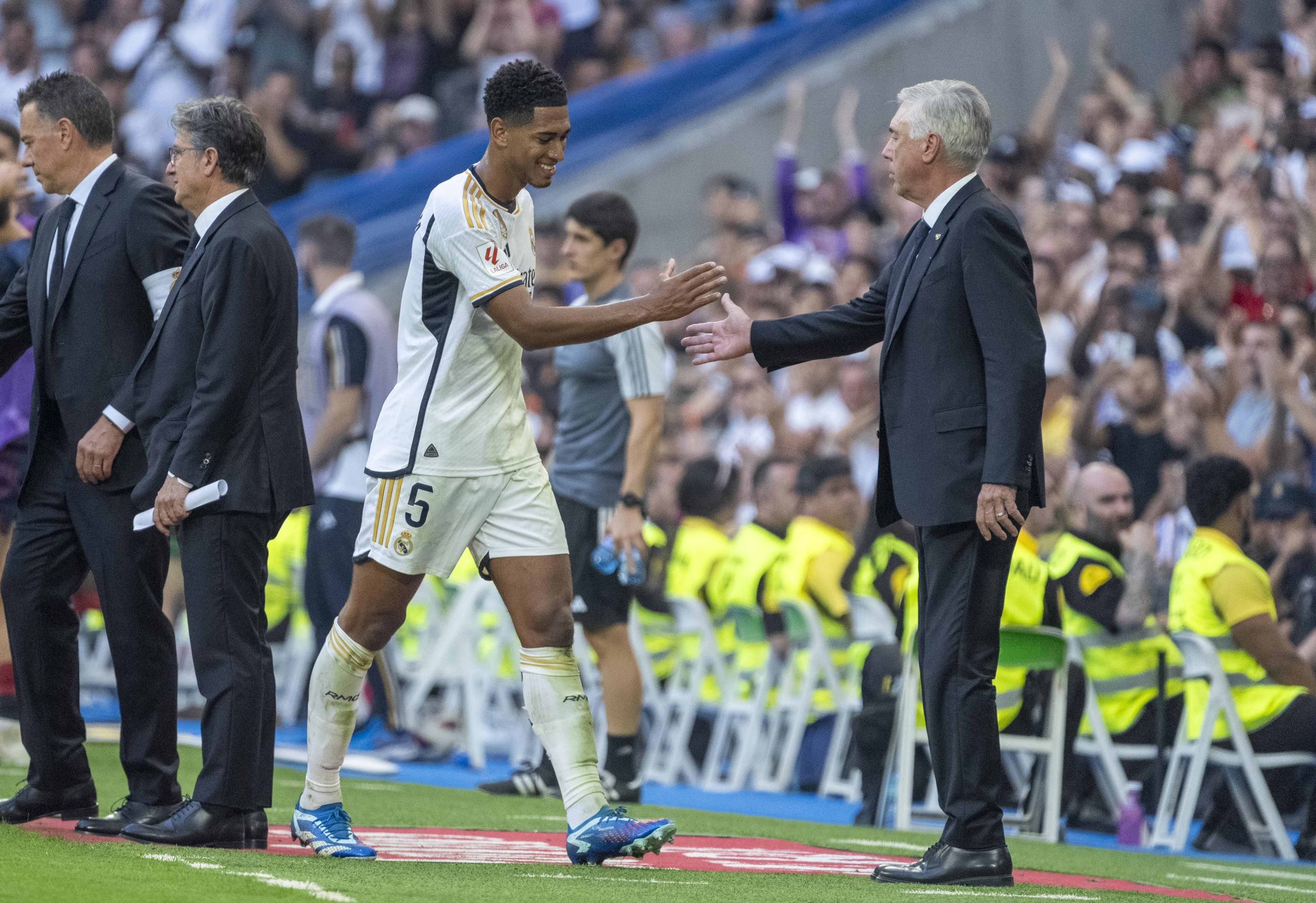 巴萨新援造两球，巴萨客场逆转获胜