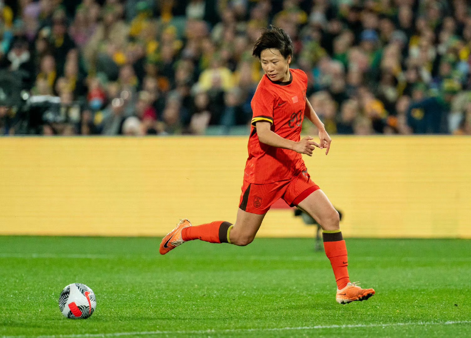 中国女足集结备战,势必斩获佳绩 中国女足集结备战,势必斩获佳绩