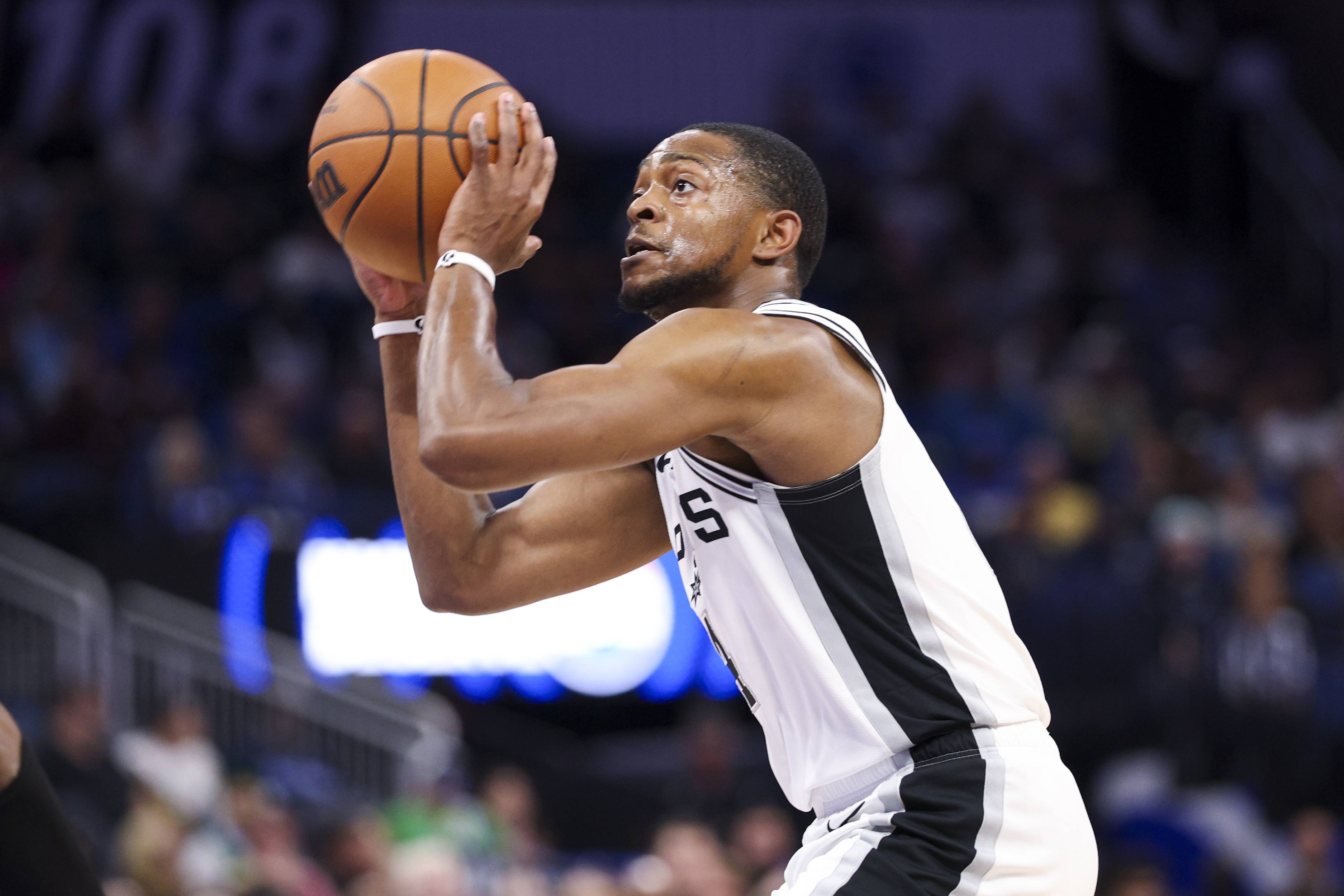 马刺翻盘灰熊,字母哥带队取胜 马刺翻盘灰熊,字母哥带队取胜