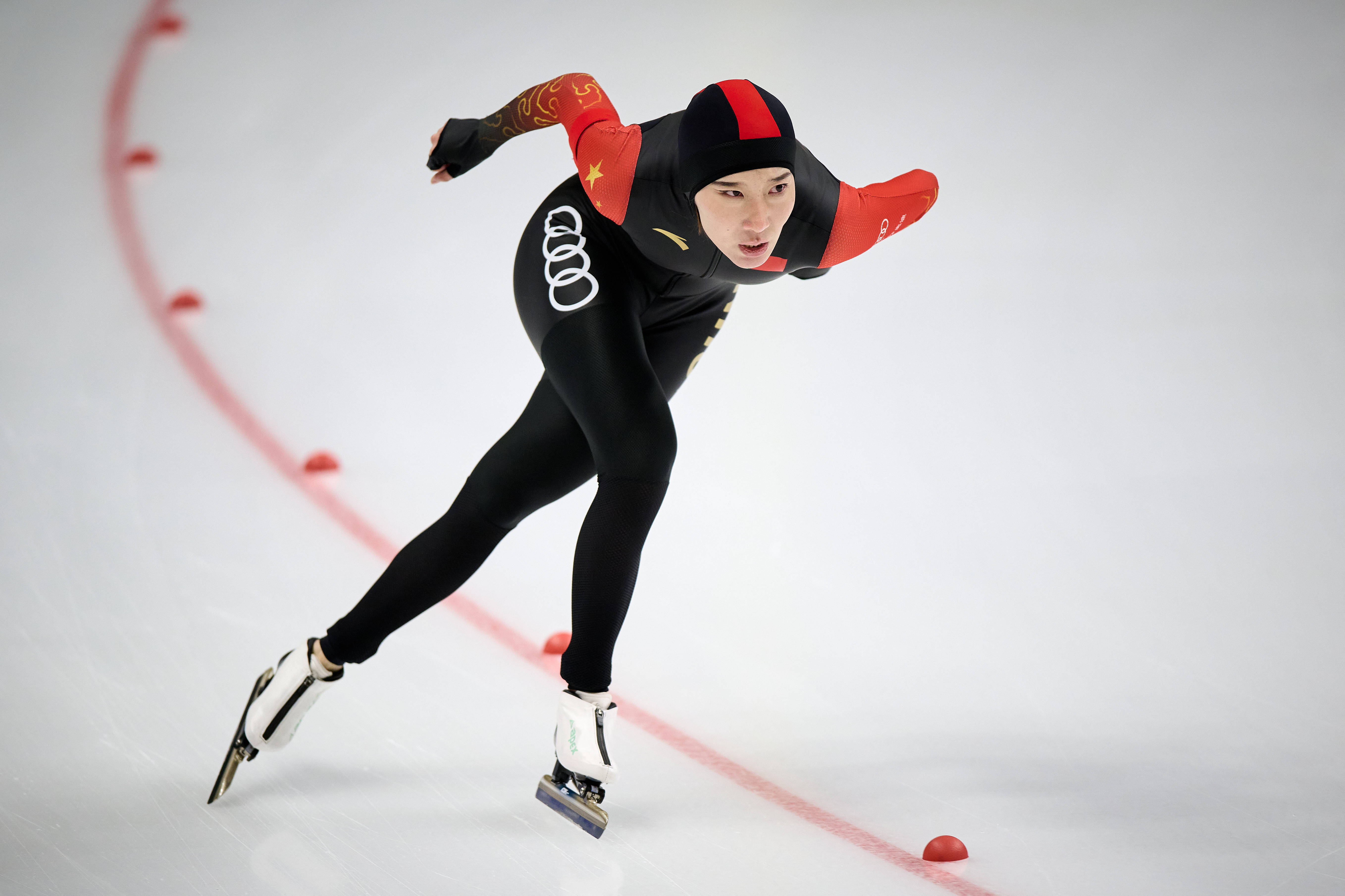 关于芬兰速滑选手突破自我，夺冠士气高昂的信息