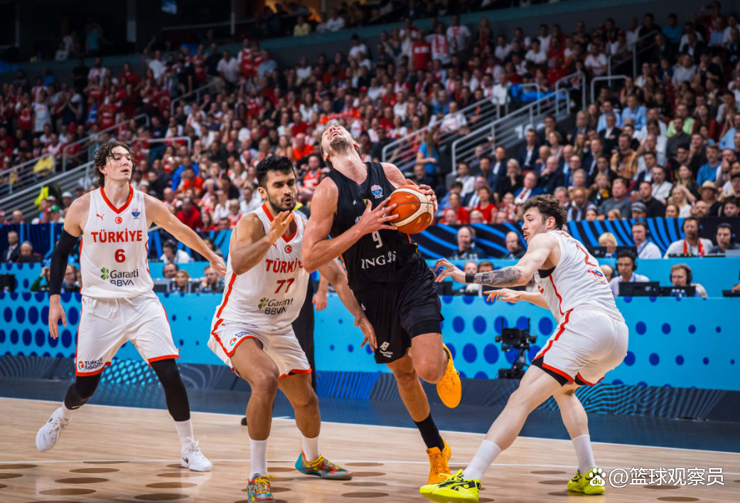 希腊男篮碾压雄鹿，浓眉制霸全场