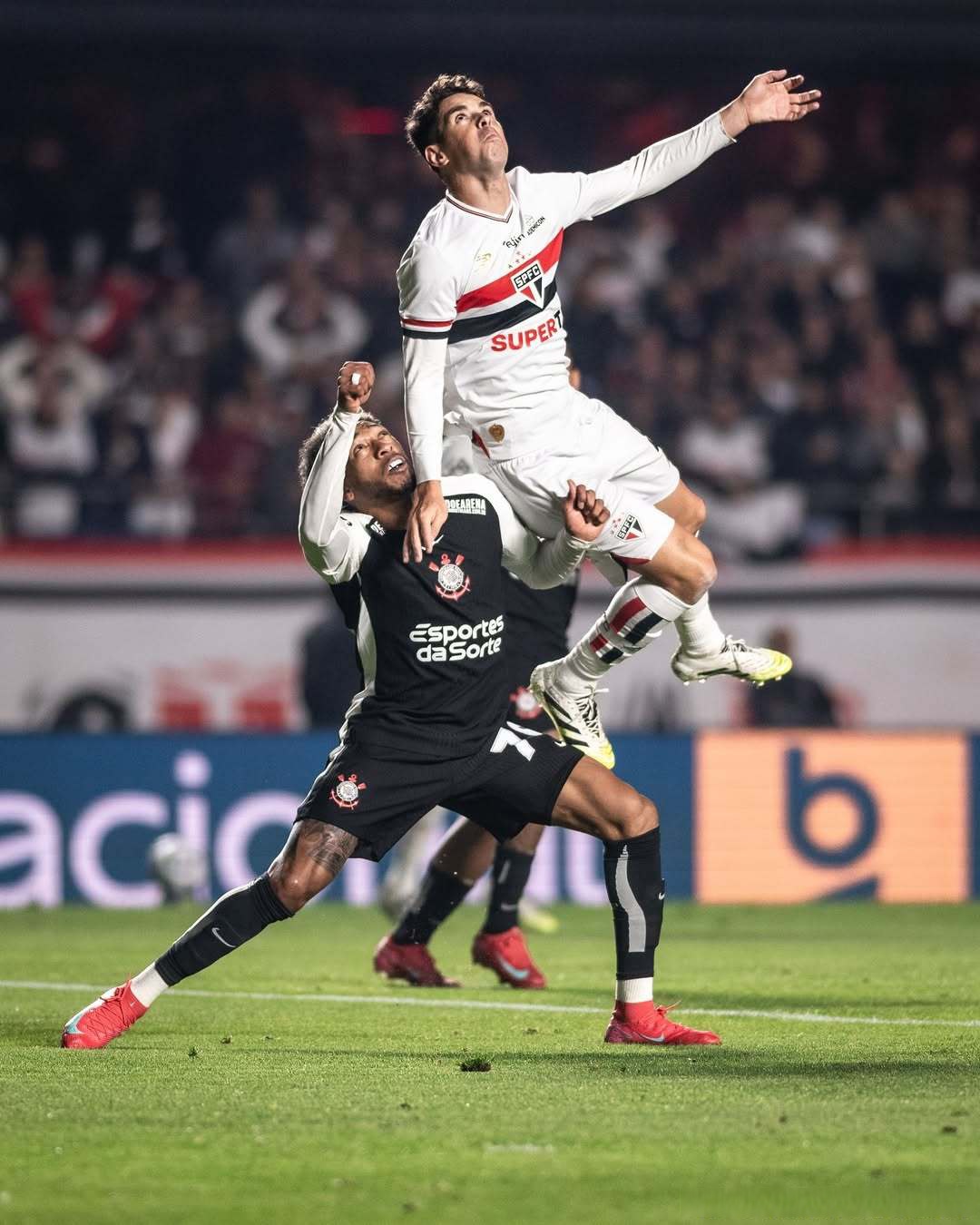 意大利网球队力克西班牙网球队，克耶高斯关键制胜的简单介绍