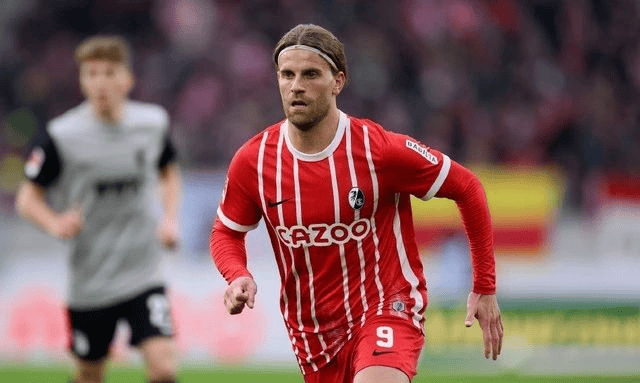 奥格斯堡客场力克弗赖堡,取得胜利 奥格斯堡客场力克弗赖堡,取得胜利