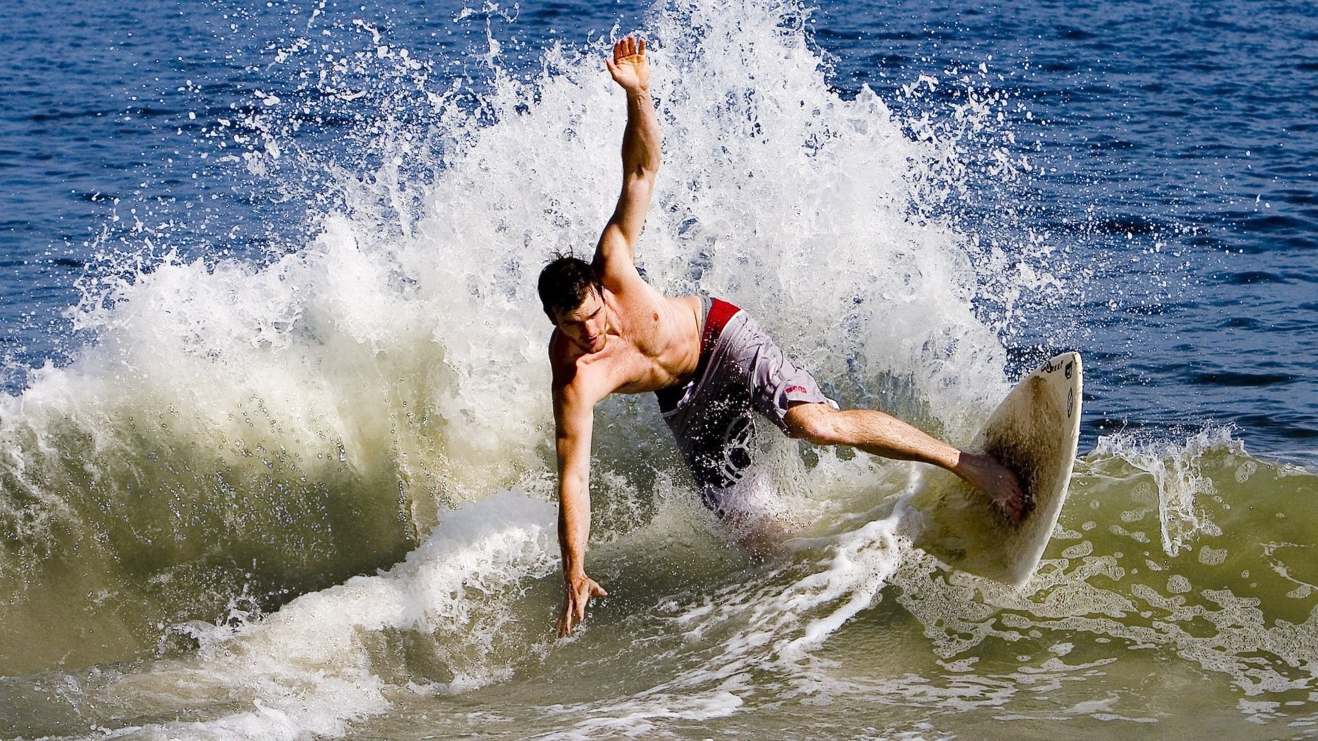 爵士轻取篮网，字母哥扛起全队，一场个人英雄主义与团队协作的较量